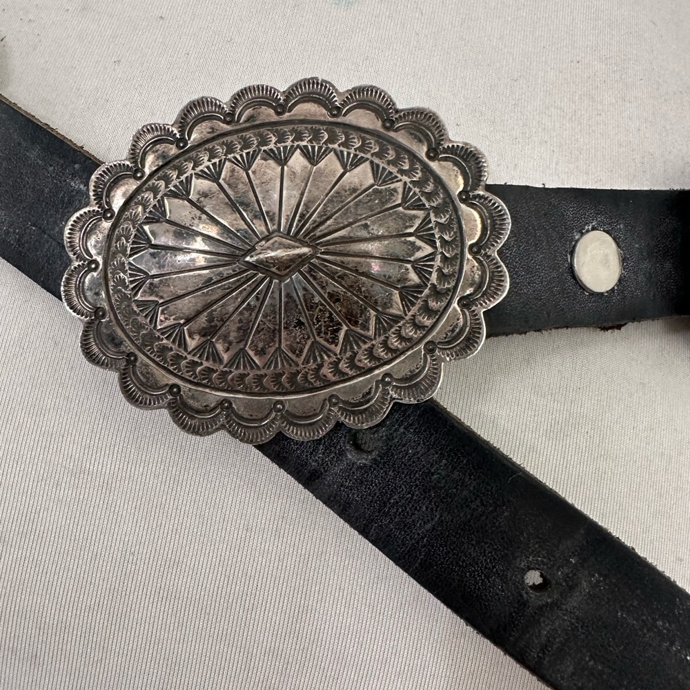 Vintage Native American Sterling Silver Onyx Conch Belt - Picture 3 of 9